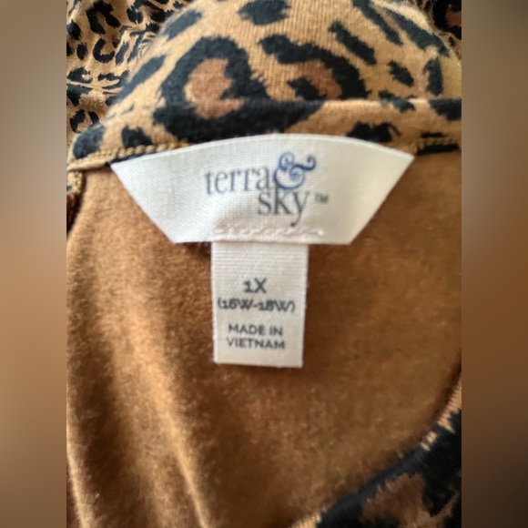NWOT, Terra & Sky Leopard print top, size 1X - Picture 2 of 3